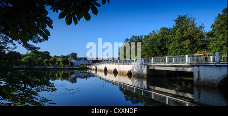 Brücke über den Fluss Anglin in Belabre, Indre, Frankreich Stockfoto