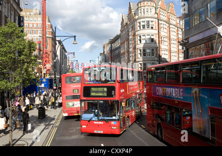 Verkehr auf der Oxford Street, Doppeldecker-Busse, London, England, Vereinigtes Königreich, Europa Stockfoto