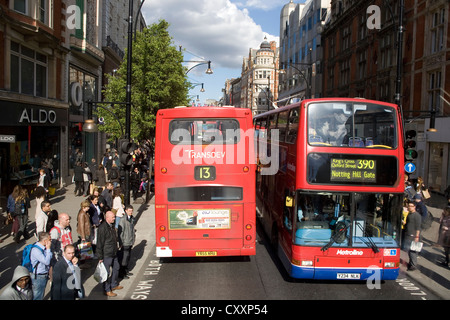 Verkehr auf der Oxford Street, Doppeldecker-Busse, London, England, Vereinigtes Königreich, Europa Stockfoto