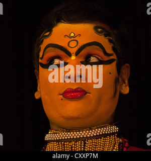 Porträt des Kathakali Tänzer eine Frau Rolle mit traditionellen Face Make Up, Kochi, Indien Stockfoto