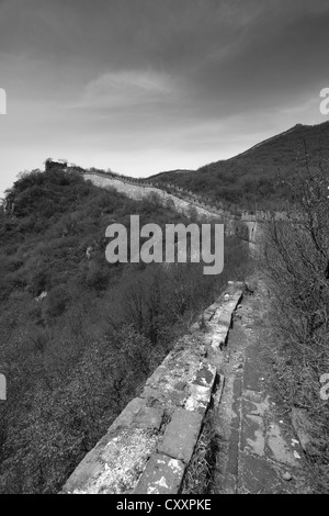 Schwarz / weiß Bild, Mutianyu Abschnitt der Great Wall of China, Mutianyu Tal, Provence, Peking, Asien. Stockfoto