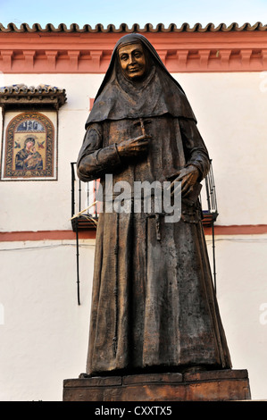 Statue vor der Kirche Iglesia Prioriraner de Santa Maria, Carmona, Andalusien, Spanien, Europa Stockfoto