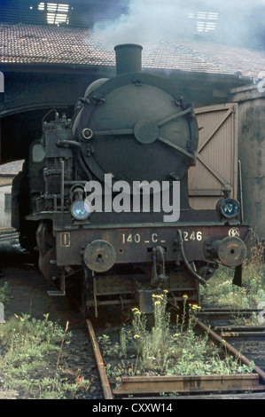 SNCF 140c Klasse 2-8-0 Ekeing, ihre letzten Tage bei Verdun zu vergießen. Stockfoto