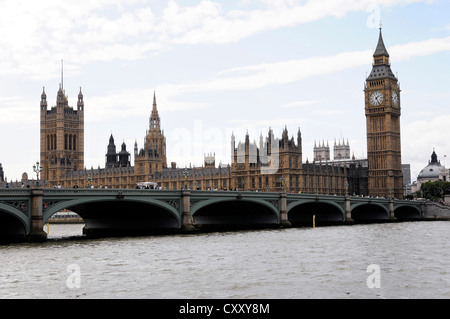 Palace of Westminster mit dem Uhrturm Big Ben, UNESCO-Weltkulturerbe, Westminster Bridge, London, England Stockfoto