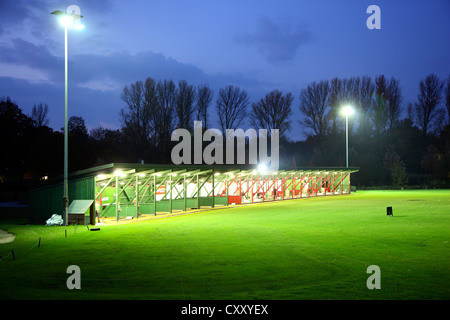 Driving-Range bei Nacht, beleuchtete, Schloss Horst Golf Course, Gelsenkirchen, Deutschland Stockfoto