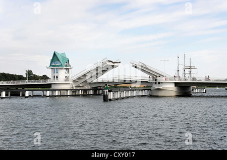 Kappeln Bascule bridge über den Fluss Schlei, offen, Kappeln, Schleswig-Flensburg, Schleswig-Holstein Stockfoto