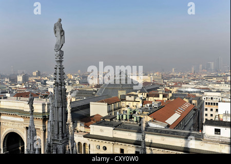 Statue, Blick vom Dach des Mailänder Dom gesehen Kathedrale Duomo di Milano, Baubeginn im Jahre 1386 Stockfoto