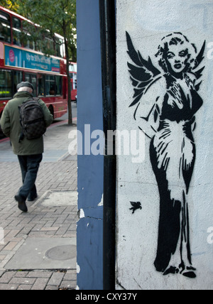 Marilyn Monroe als ein Engel Schablone Graffiti in London Straße Stockfoto