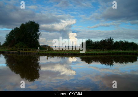 UK, North Yorkshire, Eggborough Kraftwerk, Aire & Calder Navigation Stockfoto