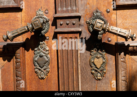 Türgriffe auf der Franziskanerkirche der Verkündigung, Prešeren Platz, Ljubljana, Slowenien Stockfoto