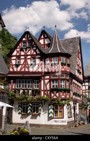 Historisches Fachwerkhaus in Bacharach im Mittelrheintal, Rheinland-Pfalz, Deutschland Stockfoto