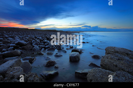 Abenddämmerung in Embleton Bay auf der Northumberland Küste, England, UK. Stockfoto