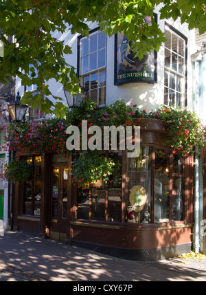 Das Nussschale Pub in Bury St Edmunds. Großbritanniens kleinste Pub. Stockfoto
