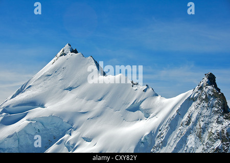 Gestochen scharfe Gipfelgrat auf dem Weisshorn-Berg in den Schweizer Alpen Stockfoto