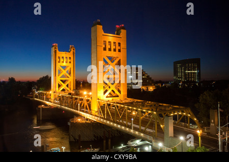 Die Tower Bridge über den Sacramento River, Sacramento, Kalifornien Stockfoto