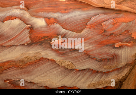 Polierten Stein Decke in einen Felsen gehauen Höhle, Petra, Jordanien Stockfoto