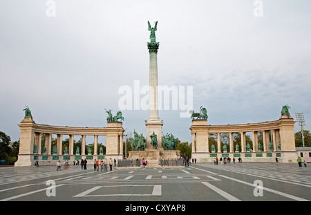 BUDAPEST - 22 SEPTEMBER: Das Millennium-Denkmal in Heldenplatz am 22. September 2012 in Budapest. Stockfoto