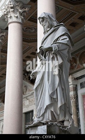 Rom, März - 21: Detail des Hl. Johannes der Evangelist-Statue im Atrium der Basilika St. Paul s. 21. März 2012 in Rom, Italien Stockfoto