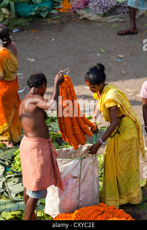 Landschaft auf dem Blumenmarkt Malik Ghat in Kolkata, Indien Stockfoto