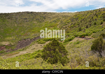 Capulin Vulkan National Monument, New Mexico Besucher auf Krater Vent Trail. Stockfoto