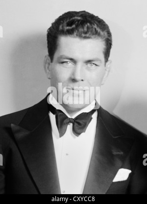 Oldtimer-Portraitfoto des Boxers Gene Tunney (1897 – 1978) – Tunney, bekannt als „The Fighting Marine“, war von 1926 bis 1928 Weltmeister im Schwergewicht. Undatierte Aufnahme von Harris & Ewing. Stockfoto