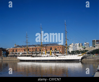 Argentinien. Buenos Aires. Puerto Madero. ARA Presidente Sarmiento historischen segeln Dampf Schiff im Hafen. Stockfoto