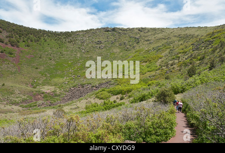 Capulin Vulkan National Monument, New Mexico Besucher auf Krater Vent Trail. Stockfoto