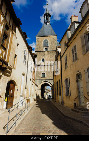 Stadttor und Clock Tower, Avallon Stockfoto