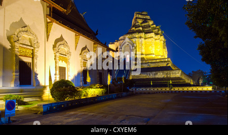 Wat Chedi Luang in Chiang Mai, Thailand war früher der größte Wat in Thailand bis es von einem großen Beben zerstört wurde Stockfoto