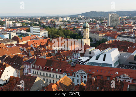 Blick vom Schlossberg, Schlossberg, Café-Lounge auf dem Dach des Kastner und Oehler, Franziskanerkirche, Graz, Steiermark, Österreich Stockfoto