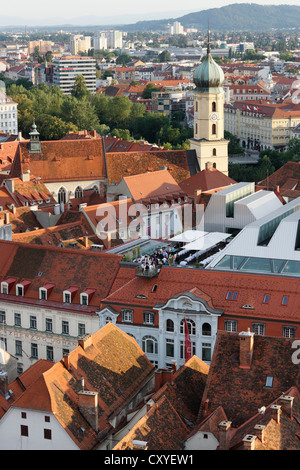 Blick vom Schlossberg, Schlossberg, Café-Lounge auf dem Dach des Kastner und Oehler, Franziskanerkirche, Graz, Steiermark, Österreich Stockfoto