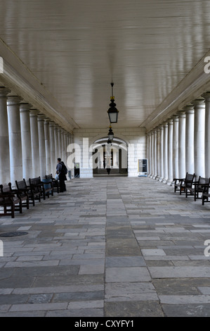 Kolonnaden nach der Linie der alten Woolwich - Deptford Road in The Queen House, Greenwich. Stockfoto