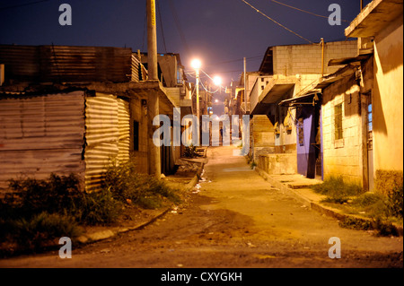 Lomas de Santa Faz Slum bei Nacht, Guatemala City, Guatemala, Mittelamerika Stockfoto