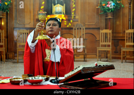 Pfingsten Masse, Weihe, Dios Con Nosotros Kirchengemeinde, El Mesquital, Guatemala City, Guatemala, Mittelamerika Stockfoto