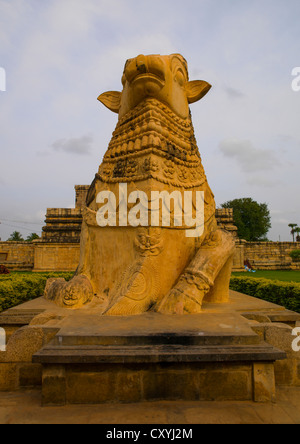 Nandi, die Halterung des Shiva bei der Brihadishwara-Tempel, Gangaikondacholapuram, Indien Stockfoto
