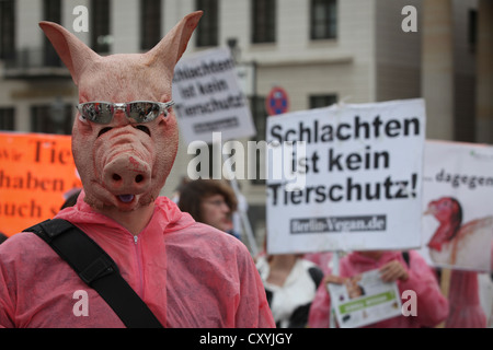 Veggie-Parade, Veganer und Vegetarier protestieren unter dem Motto Essen Frieden für eine Ernährung ohne Tierausbeutung, Berlin Stockfoto