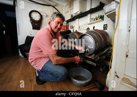 Der Verkauf des historischen Stube Pub the Sun Inn in Leintwardine, Herefordshire, die nach dem Tod des Inhabers Florenz Lane Stockfoto