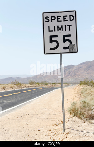 Zeichen, Geschwindigkeitsbeschränkung 55, auf Calico Road, Kalifornien, USA Stockfoto