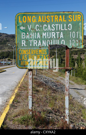 Chilenische Straße unterzeichnen auf der Carretera Austral, Ruta CH7 Straße Panamericana, Villa de Castillo, Bahia Murta, Rio Tranquilo Stockfoto