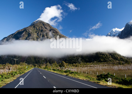 Tiefhängenden Wolken durch die patagonischen Anden über die Panamericana, Carretera Austral, Ruta CH7 Stockfoto