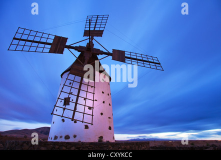 Fuerteventura, Windmühle in der Nähe von el Cotillo, Abendlicht Stockfoto