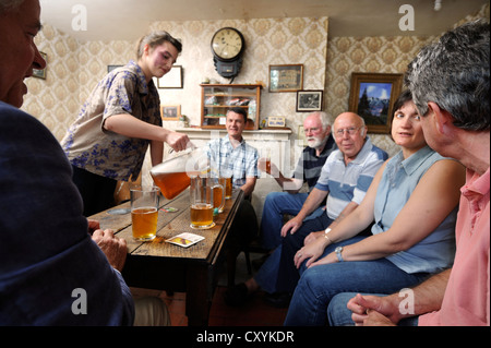 Der Verkauf des historischen Stube Pub the Sun Inn in Leintwardine, Herefordshire, die nach dem Tod des Inhabers Florenz Lane Stockfoto