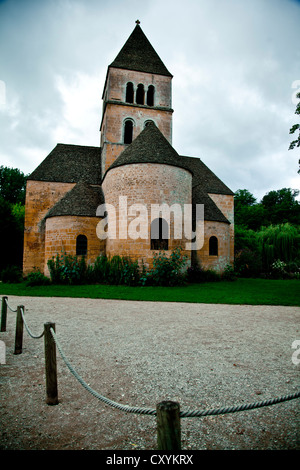 Romanische Kirche in Saint-Léon-Sur-Vézère, Vézère-Tal, Perigord, Frankreich, Europa Stockfoto