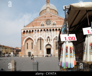 Souvenir-Shop Verkauf von votive Kerzen vor der Basilika des Heiligen Antonius, Padua, Padua, Venetien, Italien, Europa Stockfoto