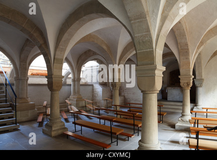 Romanische Krypta, Basilika St. Vitus, ehemalige Stiftskirche Kirche St. Veit, Ostfassade und Vorraum Stockfoto