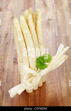 Frischer ungeschälten weißen Spargel Stockfoto