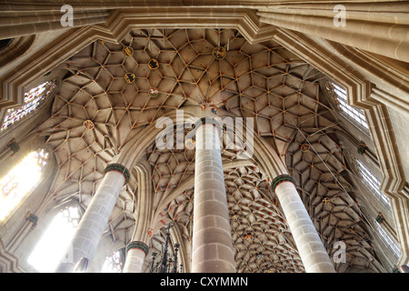Gotische Kirche, Heilig-Kreuz-Münster oder Münster des Heiligen Kreuzes, gewölbte Decke im ambulanten, Schwaebisch Gmuend Stockfoto