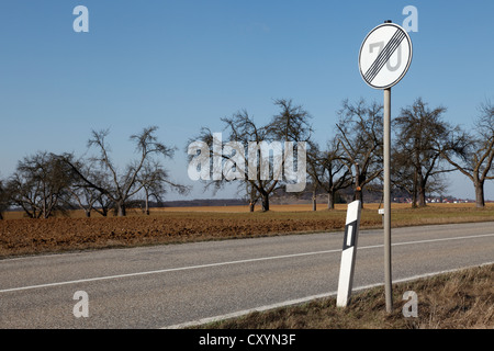 Verkehrszeichen, Ende der 70 km/h Höchstgeschwindigkeit zone Stockfoto