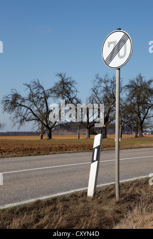 Verkehrszeichen, Ende der 70 km/h Höchstgeschwindigkeit zone Stockfoto