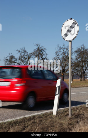 Verkehrszeichen, Ende der 70 km/h Höchstgeschwindigkeit zone Stockfoto